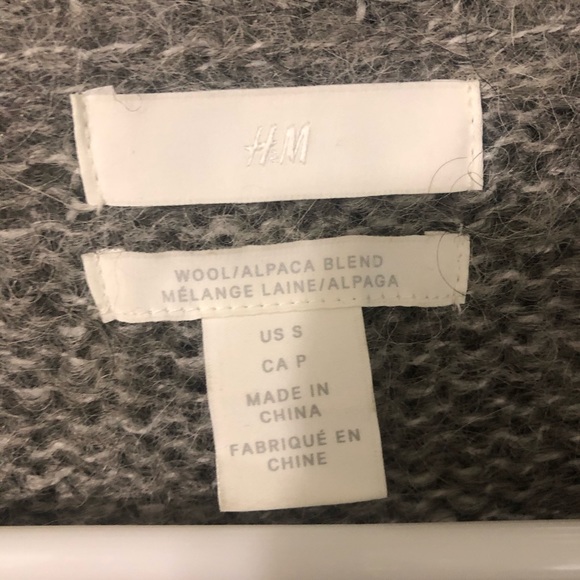 H&M Oversized Knit Sweater Small - Picture 2 of 5